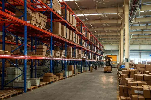 貨到FBA倉庫就近的海關機場，清完關后汽車運輸至亞馬遜FBA倉庫